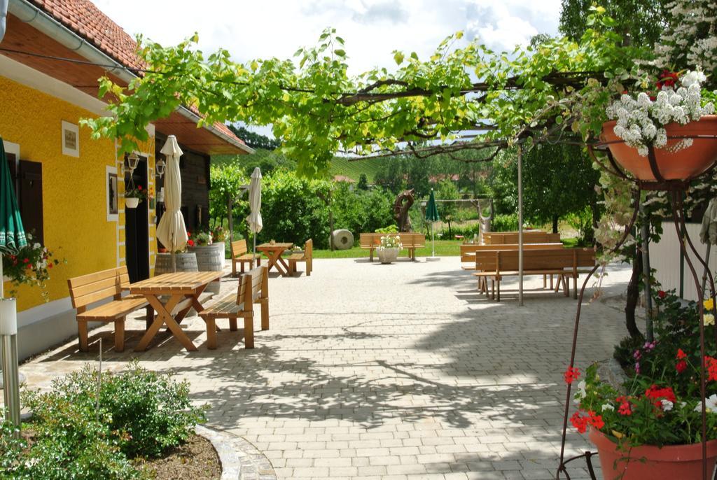 Weingut Primus Suedsteiermark Spielfeld Esterno foto